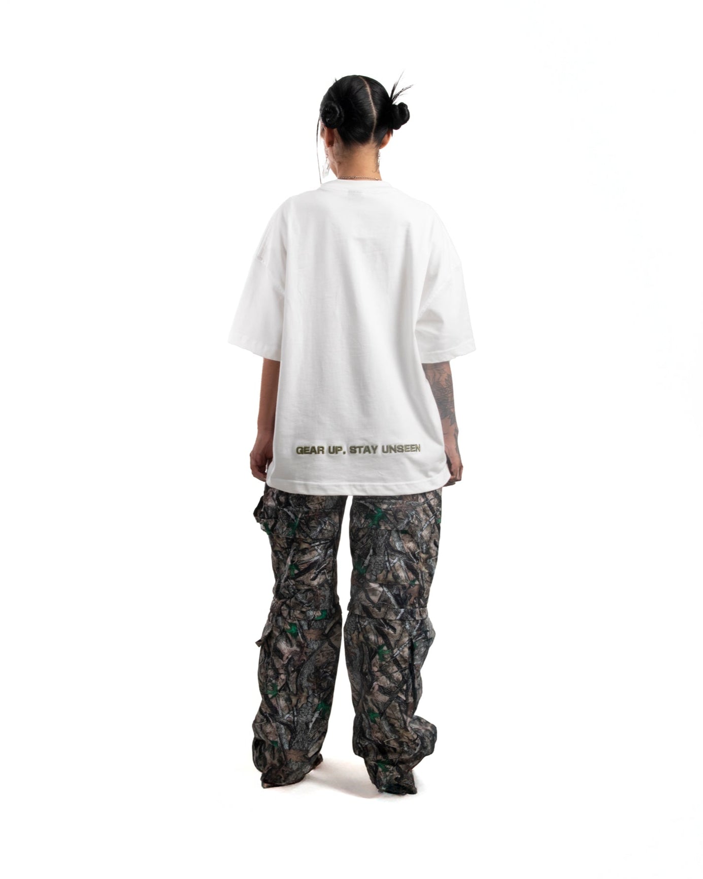 Camiseta Stay Unseen Crema - Camø Kore
